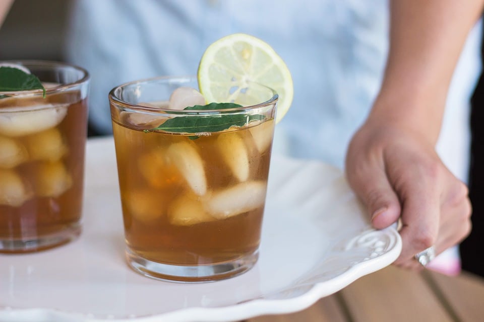 4 Easy Homemade Iced Tea Recipes & Best Iced Tea Flavors - GROSCHE International Inc.
