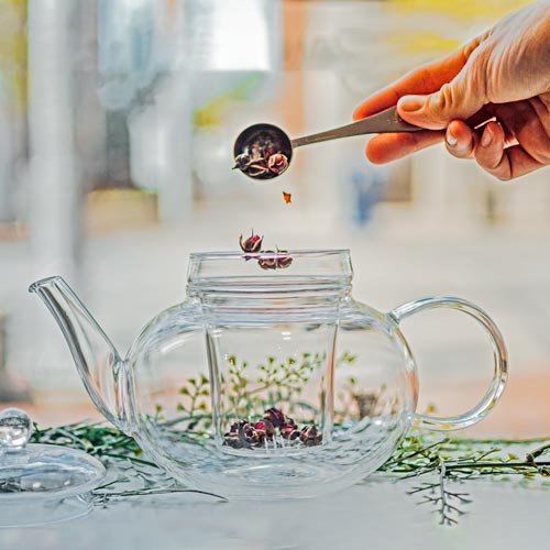 GROSCHE monaco teapot for loose leaf tea with glass infuser placing tea in infuser