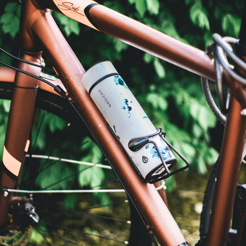 bike with grosche chicago insulated stainless steel water bottle
