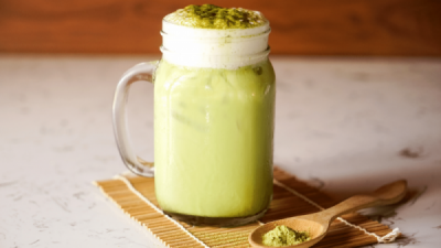 GROSCHE Iced matcha green tea latte