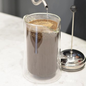 Grosche-Stanford-Double-walled-glass-french-press-pouring-the-water