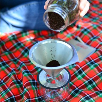 Grosche-Ultramesh-camping-fresno-cups-adding-coffee