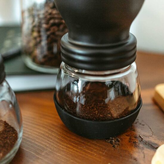 manual grinder for whole bean coffee, manual grind for coarse or fine coffee grinds, freshly ground coffee, coffee grinder for camping, GROSCHE Bremen