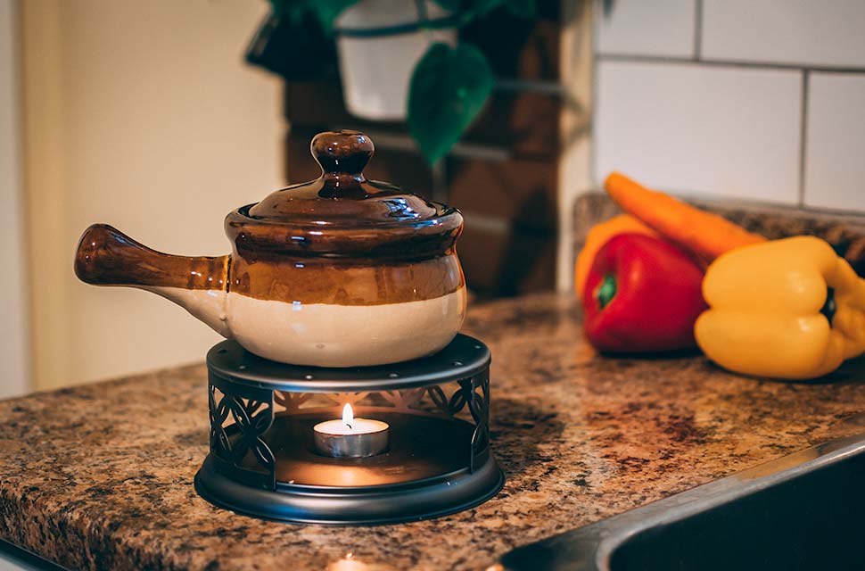 GROSCHE cairo teapot warmer being used to warm food