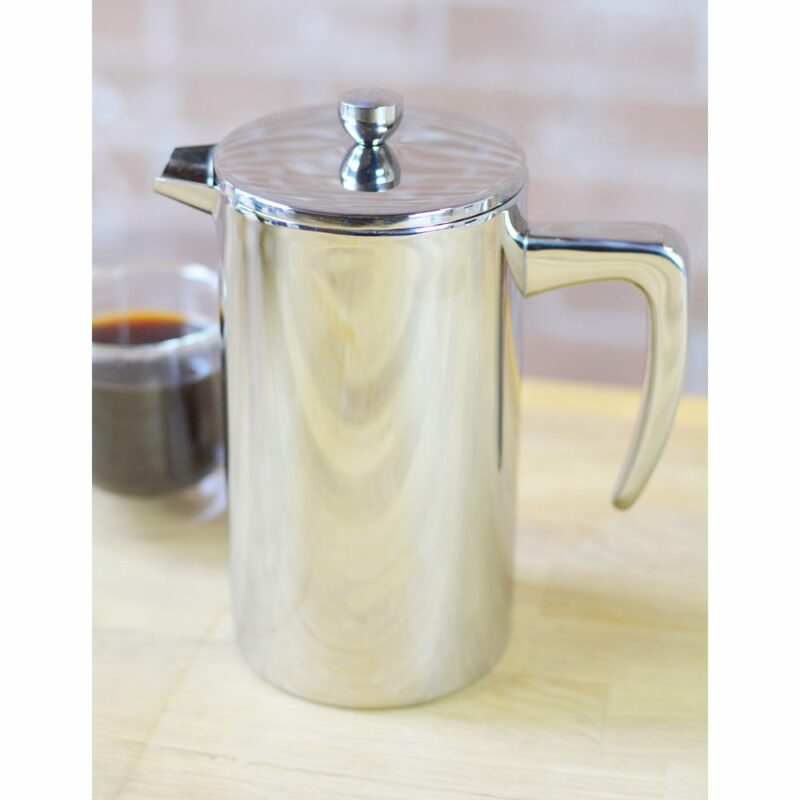 grosche-Dublin-double-walled-stainless-steel-french-press-with-coffee-cup-close-up
