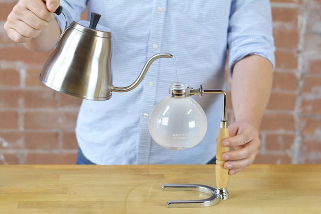 Adding water to boiler chamber of coffee syphon grosche heisenberg