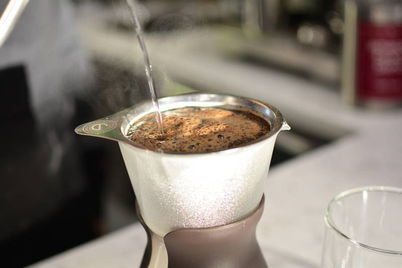 grosche-portland-pour-over-coffee-maker-making-fresh-roaster-coffee-800-web