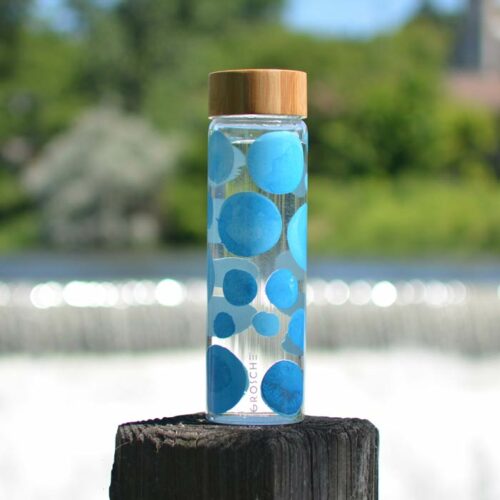 GROSCHE-Venice-GR-384-Blue-Bubbles-print-glass-bottle-with-bamboo-lid-on-wooden-post