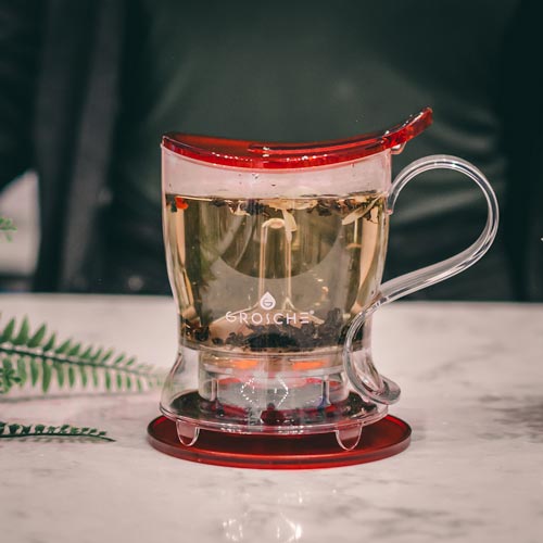 GROSCHE aberdeen red loose leaf tea maker steeping tea in teapot