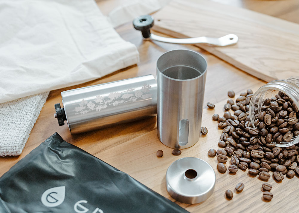 grosche bremen mini, manual coffee grinder, travel coffee grinder, coffee grinder for travel, portable coffee grinder, stainless steel coffee grinder, spice grinder, herb grinder, portable grinder. manual coffee grinder